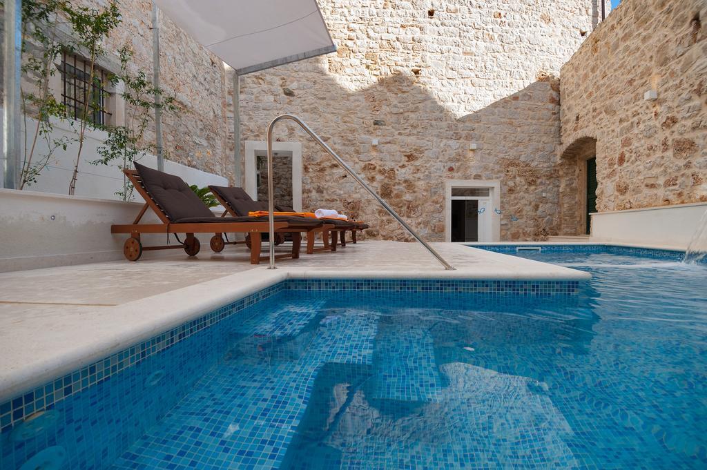 Villa Majestic With Heated Pool And Rooftop Terrace Bol Zimmer foto